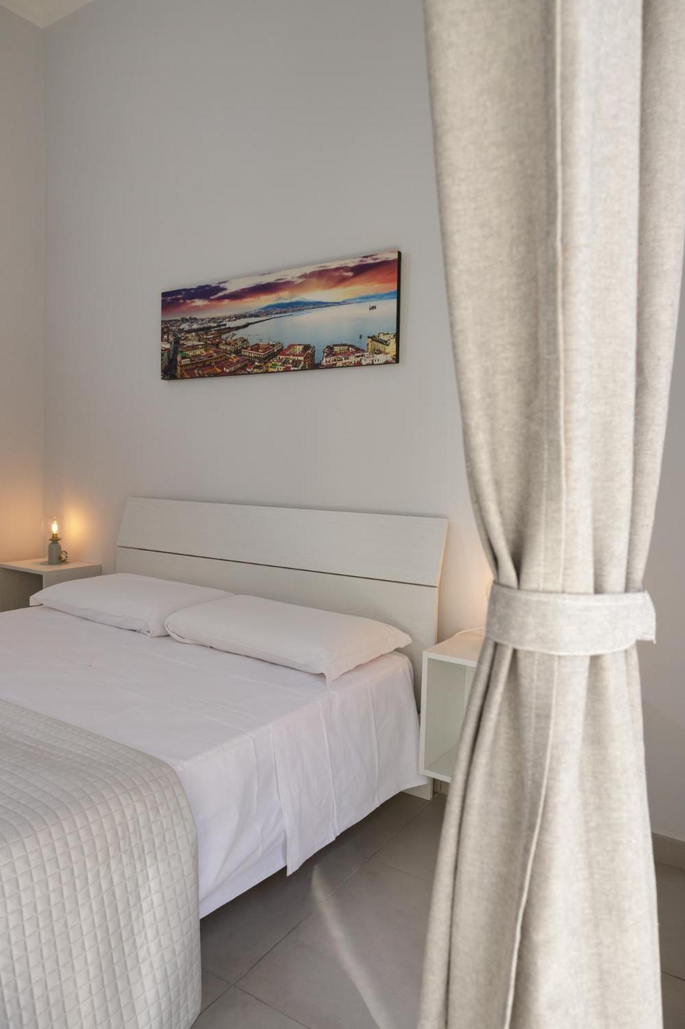 Hotel Caroline'S House Napoli Esterno foto