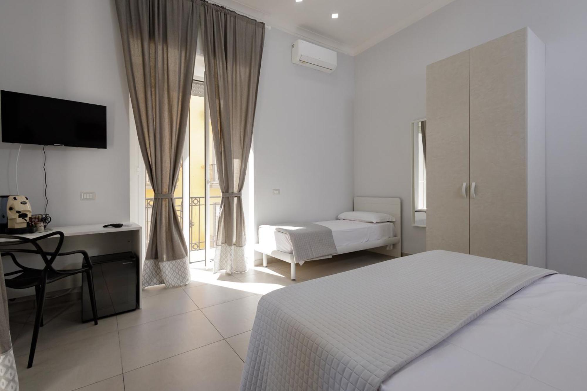 Hotel Caroline'S House Napoli Esterno foto