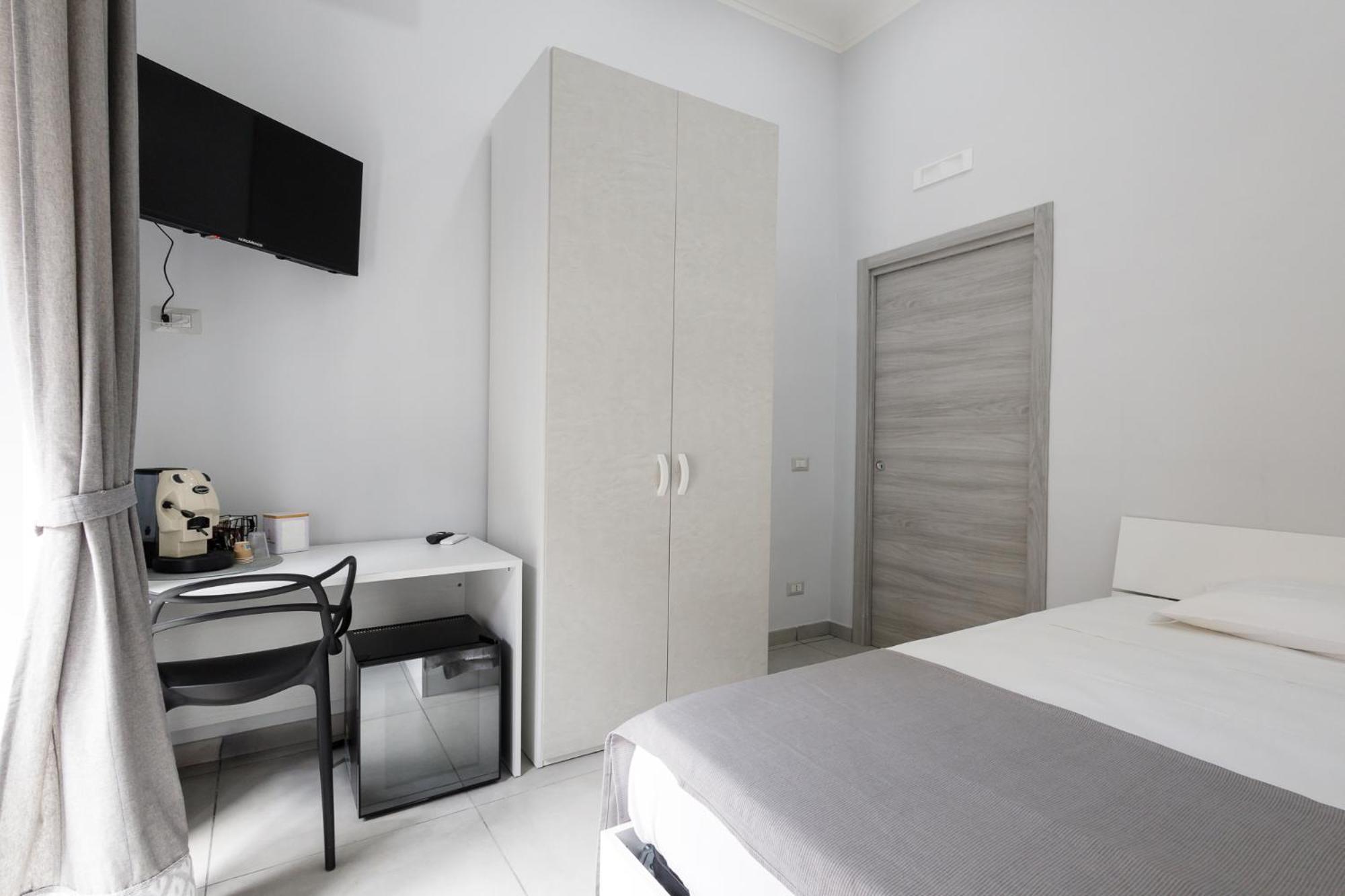 Hotel Caroline'S House Napoli Esterno foto
