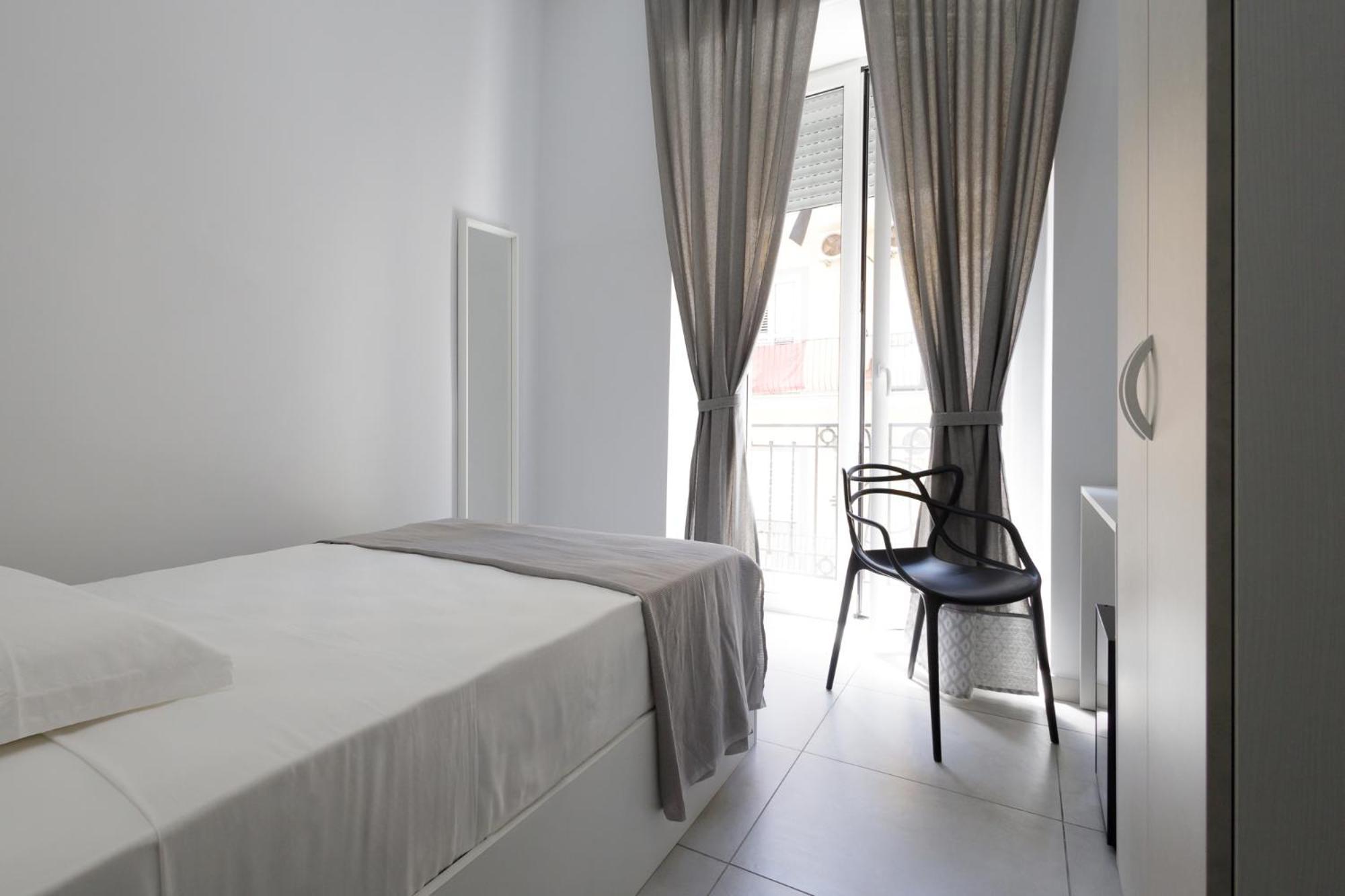 Hotel Caroline'S House Napoli Esterno foto